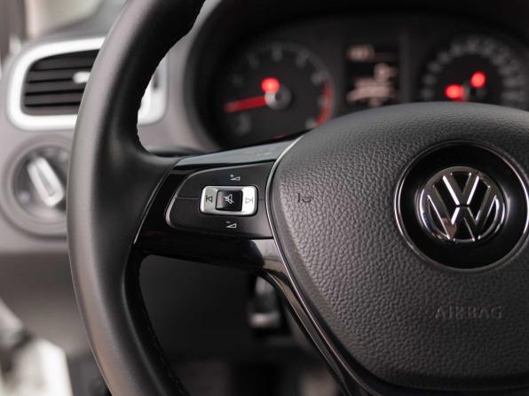 Volkswagen Polo V Рестайлинг с пробегом 2016 года, цена 740 000 рублей, 327639 км, седан, Автокод Объявления