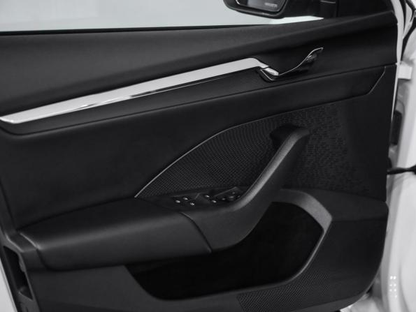 Skoda Octavia IV (A8) с пробегом 2021 года, цена 2 399 000 рублей, 117155 км, лифтбек, Автокод Объявления