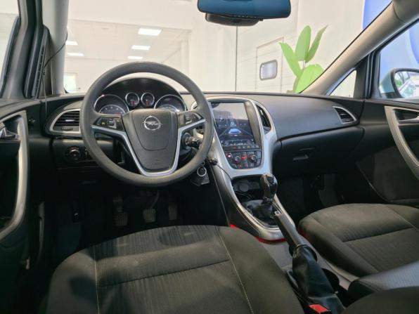 Opel Astra J с пробегом 2010 года, цена 649 000 рублей, 270033 км, хэтчбек, Автокод Объявления