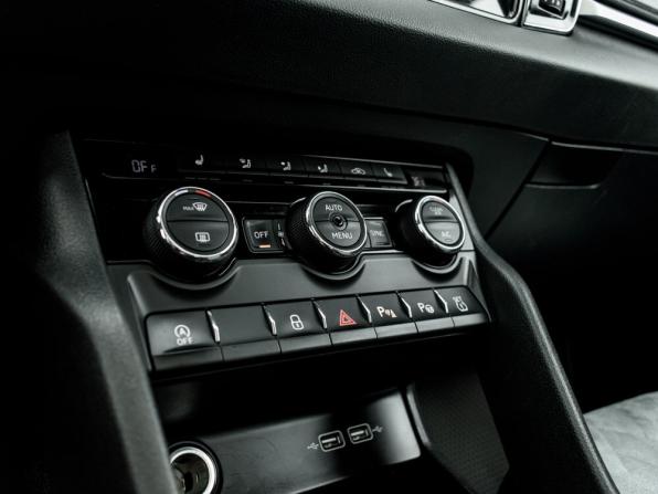 Skoda Karoq I с пробегом 2020 года, цена 2 395 000 рублей, 82996 км, внедорожник, Автокод Объявления