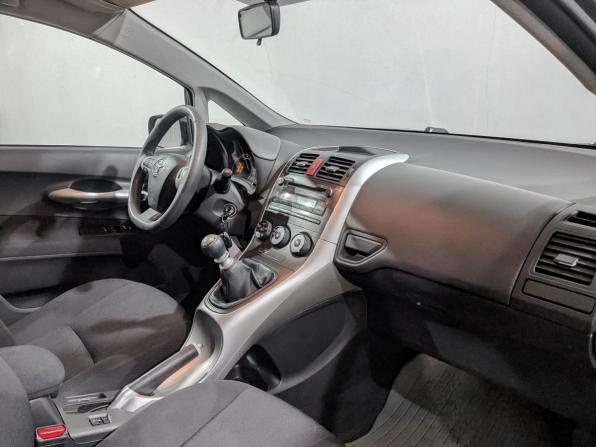 Toyota Auris I Рестайлинг с пробегом 2010 года, цена 1 175 000 рублей, 72602 км, хэтчбек, Автокод Объявления