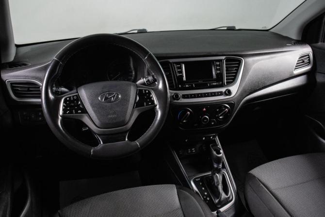 Hyundai Solaris II с пробегом 2017 года, цена 1 469 000 рублей, 82800 км, седан, Автокод Объявления