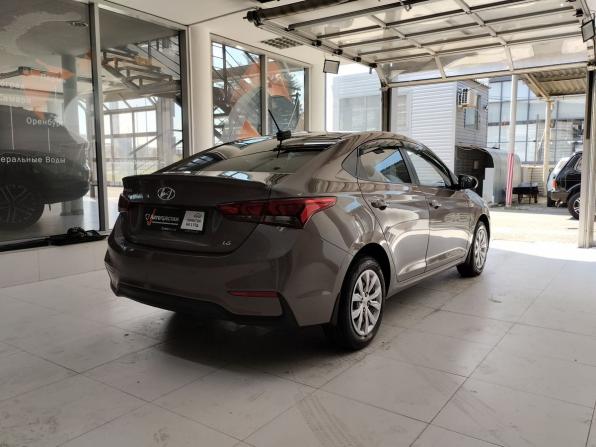 Hyundai Solaris II с пробегом 2018 года, цена 1 390 000 рублей, 117300 км, седан, Автокод Объявления
