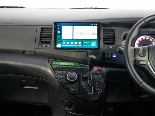Toyota ISis I Рестайлинг с пробегом 2013 года, цена 1 350 000 рублей, 77884 км, компактвэн, Автокод Объявления