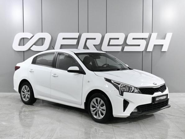 Kia Rio IV Рестайлинг с пробегом 2020 года, цена 1 390 000 рублей, 62142 км, седан, Автокод Объявления