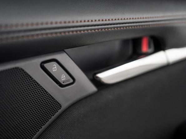 Mazda 3 IV (BP) с пробегом 2019 года, цена 1 690 500 рублей, 43118 км, седан, Автокод Объявления