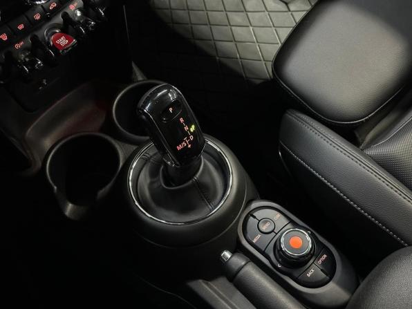 Mini Hatch III (F55/F56) Рестайлинг с пробегом 2020 года, цена 2 120 000 рублей, 85157 км, хэтчбек, Автокод Объявления