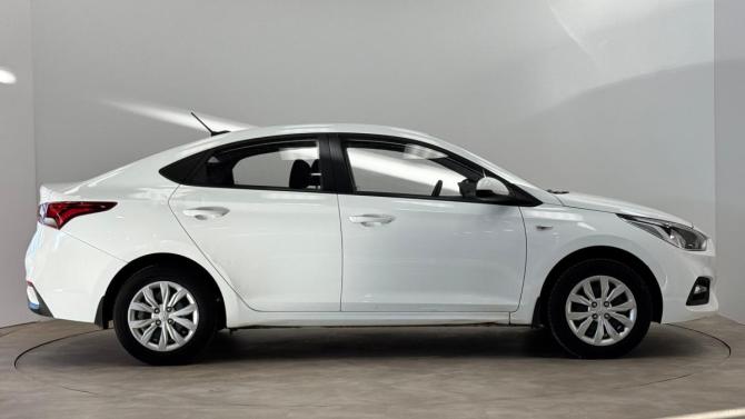 Hyundai Solaris II с пробегом 2017 года, цена 930 000 рублей, 121458 км, седан, Автокод Объявления