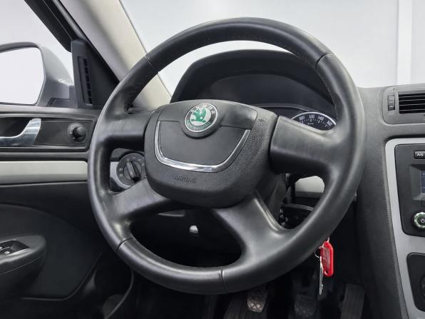 Skoda Octavia II (A5) Рестайлинг с пробегом 2013 года, цена 939 000 рублей, 149988 км, лифтбек, Автокод Объявления