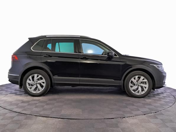 Volkswagen Tiguan II Рестайлинг с пробегом 2021 года, цена 3 780 000 рублей, 17314 км, внедорожник, Автокод Объявления