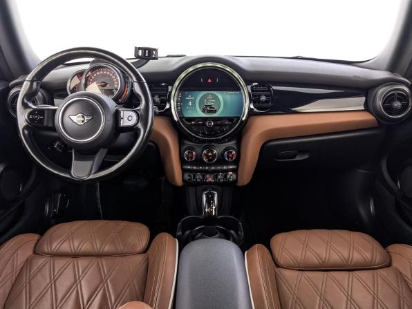 Mini Hatch III (F55/F56) Рестайлинг 2 с пробегом 2021 года, цена 2 335 000 рублей, 78539 км, хэтчбек, Автокод Объявления