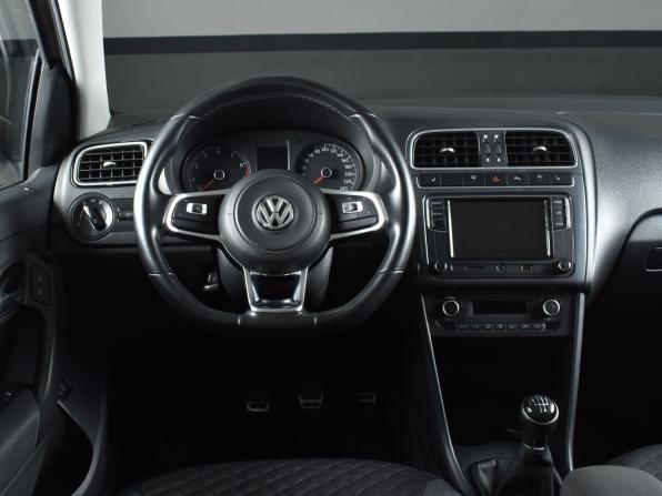 Volkswagen Polo V Рестайлинг с пробегом 2018 года, цена 1 299 995 рублей, 54183 км, седан, Автокод Объявления