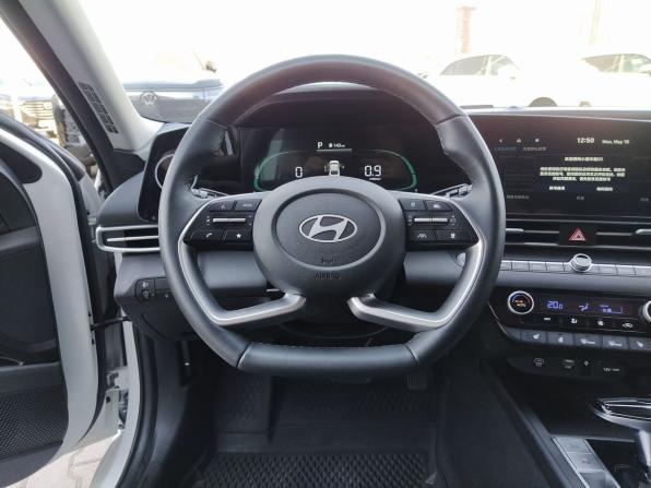 Hyundai Elantra VII (CN7) Рестайлинг с пробегом 2024 года, цена 2 300 000 рублей, 15556 км, седан, Автокод Объявления