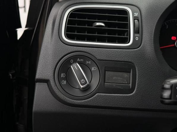 Volkswagen Polo V Рестайлинг с пробегом 2015 года, цена 950 000 рублей, 152813 км, седан, Автокод Объявления