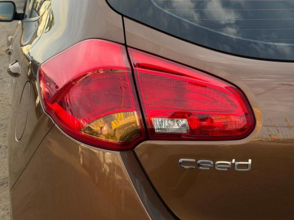 Kia Ceed II Рестайлинг с пробегом 2016 года, цена 1 050 000 рублей, 211000 км, хэтчбек, Автокод Объявления