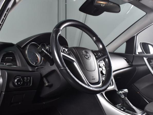 Opel Astra J с пробегом 2010 года, цена 719 995 рублей, 177978 км, хэтчбек, Автокод Объявления