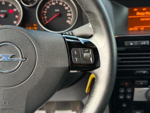 Opel Astra H Рестайлинг с пробегом 2013 года, цена 617 000 рублей, 214174 км, седан, Автокод Объявления