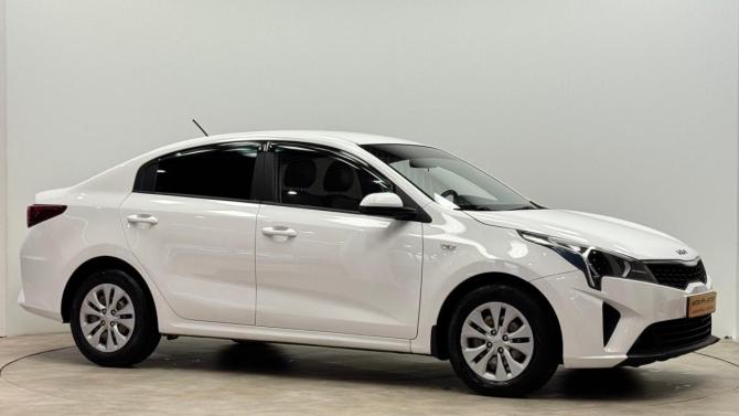 Kia Rio IV Рестайлинг с пробегом 2021 года, цена 1 460 000 рублей, 125000 км, седан, Автокод Объявления