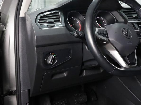 Volkswagen Tiguan II Рестайлинг с пробегом 2021 года, цена 2 360 000 рублей, 92950 км, внедорожник, Автокод Объявления