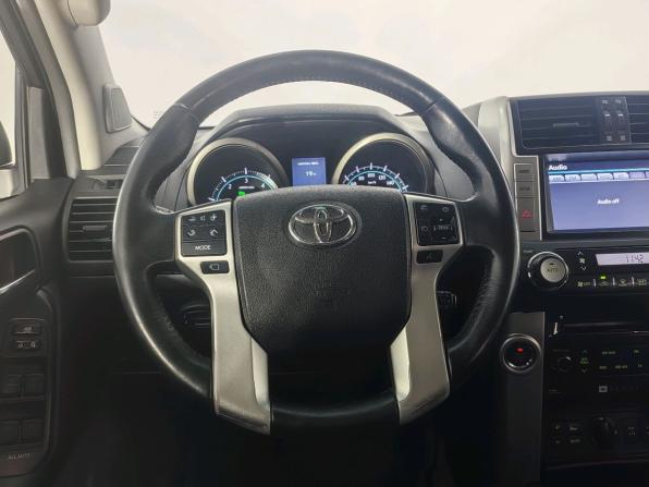 Toyota Land Cruiser Prado 150 Series Рестайлинг 1 с пробегом 2013 года, цена 2 699 000 рублей, 205910 км, внедорожник, Автокод Объявления