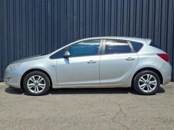 Opel Astra J с пробегом 2012 года, цена 580 000 рублей, 235000 км, хэтчбек, Автокод Объявления