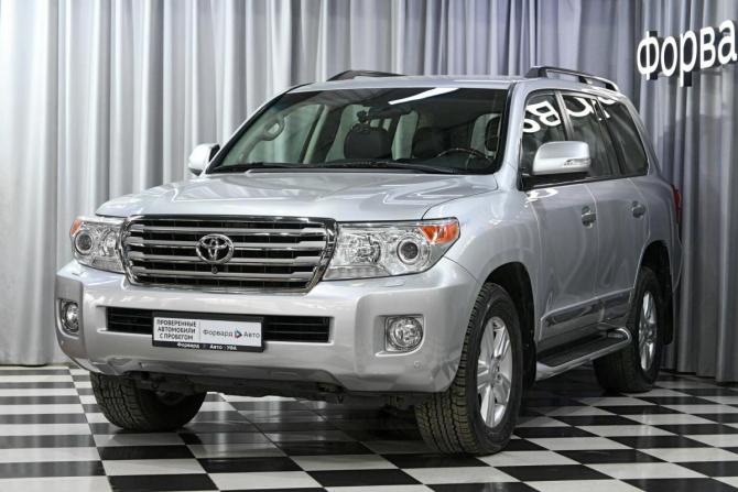 Toyota Land Cruiser 200 Series Рестайлинг 1 с пробегом 2015 года, цена 6 749 990 рублей, 44000 км, внедорожник, Автокод Объявления