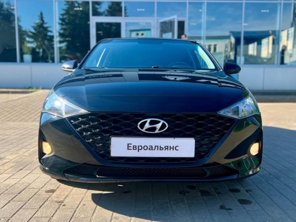 Hyundai Solaris II Рестайлинг с пробегом 2021 года, цена 1 299 000 рублей, 113000 км, седан, Автокод Объявления
