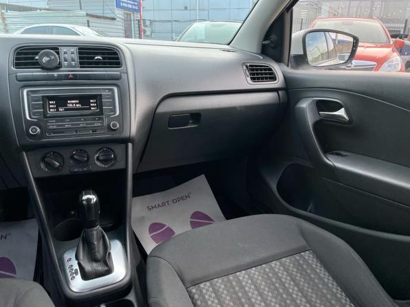Volkswagen Polo V Рестайлинг с пробегом 2019 года, цена 870 000 рублей, 245000 км, седан, Автокод Объявления