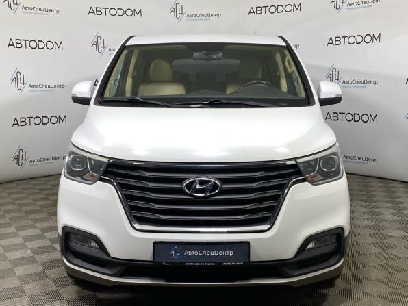 Hyundai H-1 II Рестайлинг 2 с пробегом 2018 года, цена 2 517 700 рублей, 172407 км, минивэн, Автокод Объявления
