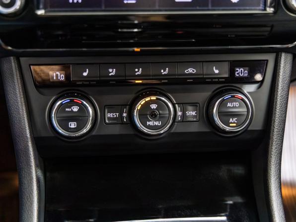 Skoda Superb III с пробегом 2016 года, цена 1 798 000 рублей, 184914 км, лифтбек, Автокод Объявления