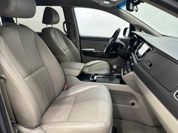 Kia Carnival III с пробегом 2016 года, цена 2 399 000 рублей, 208345 км, минивэн, Автокод Объявления