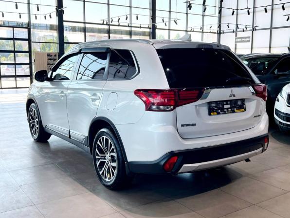 Mitsubishi Outlander III Рестайлинг 3 с пробегом 2018 года, цена 1 920 000 рублей, 189293 км, внедорожник, Автокод Объявления