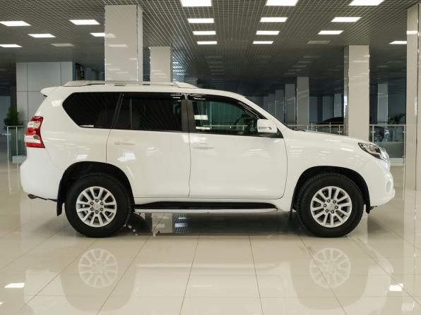 Toyota Land Cruiser Prado 150 Series Рестайлинг 1 с пробегом 2014 года, цена 3 103 000 рублей, 244132 км, внедорожник, Автокод Объявления