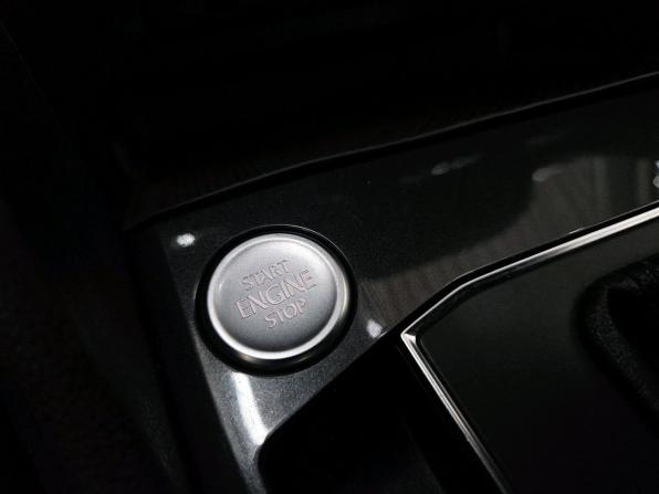 Volkswagen Tiguan II с пробегом 2018 года, цена 2 490 000 рублей, 192455 км, внедорожник, Автокод Объявления