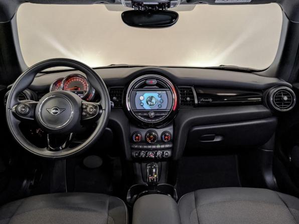 Mini Hatch III (F55/F56) Рестайлинг с пробегом 2021 года, цена 2 990 000 рублей, 11190 км, хэтчбек, Автокод Объявления