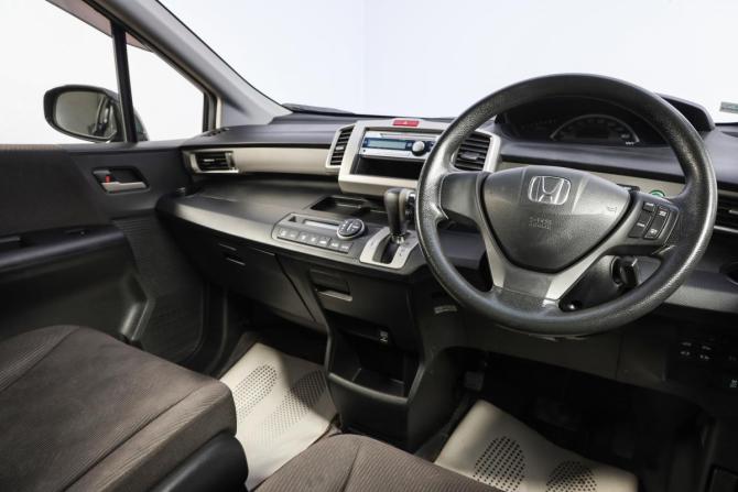 Honda Freed I Рестайлинг с пробегом 2012 года, цена 1 199 000 рублей, 176000 км, компактвэн, Автокод Объявления