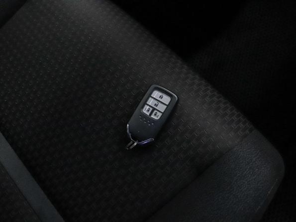Honda Stepwgn V Рестайлинг с пробегом 2021 года, цена 2 599 000 рублей, 37604 км, минивэн, Автокод Объявления