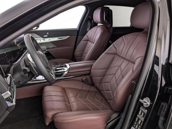 BMW 7 серии VII (G70) с пробегом 2025 года, цена 15 050 000 рублей, 8049 км, седан, Автокод Объявления