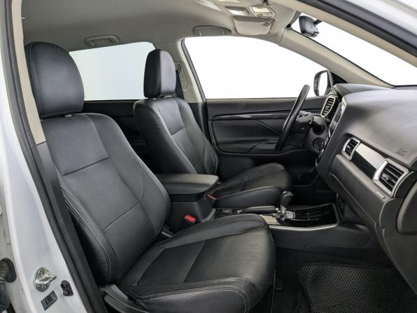 Mitsubishi Outlander III Рестайлинг 2 с пробегом 2018 года, цена 1 900 000 рублей, 213152 км, внедорожник, Автокод Объявления
