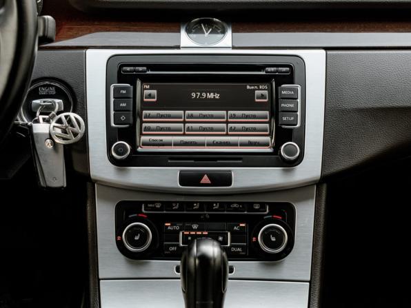 Volkswagen Passat B7 с пробегом 2011 года, цена 930 000 рублей, 341957 км, седан, Автокод Объявления