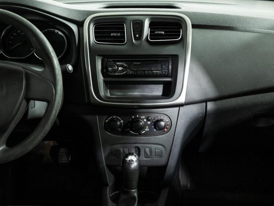 Renault Logan II Санкт-Петербург  - изображение 14