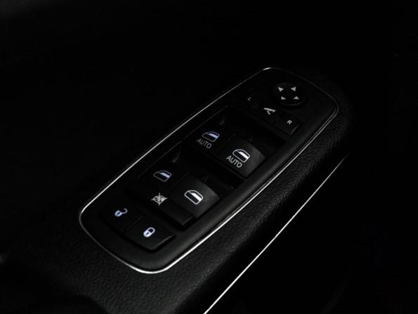 Chrysler 300C II с пробегом 2012 года, цена 1 399 000 рублей, 141397 км, седан, Автокод Объявления