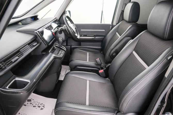 Honda Stepwgn V с пробегом 2016 года, цена 1 999 000 рублей, 89400 км, минивэн, Автокод Объявления