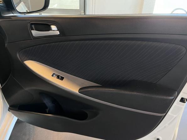 Hyundai Solaris I Рестайлинг с пробегом 2015 года, цена 675 000 рублей, 266663 км, седан, Автокод Объявления