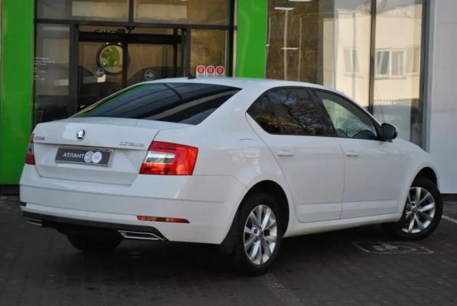 Skoda Octavia III (A7) Рестайлинг с пробегом 2017 года, цена 1 579 000 рублей, 184000 км, лифтбек, Автокод Объявления