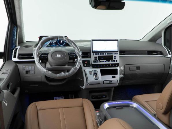 Hyundai Staria I с пробегом 2024 года, цена 6 360 055 рублей, 100 км, минивэн, Автокод Объявления
