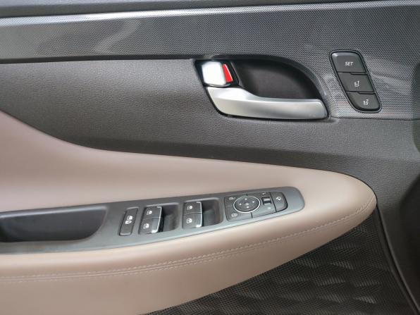Hyundai Santa Fe IV Рестайлинг с пробегом 2021 года, цена 4 299 000 рублей, 37031 км, внедорожник, Автокод Объявления