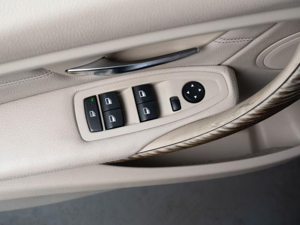 BMW 3 серии VI (F3x) с пробегом 2012 года, цена 2 050 000 рублей, 142291 км, седан, Автокод Объявления