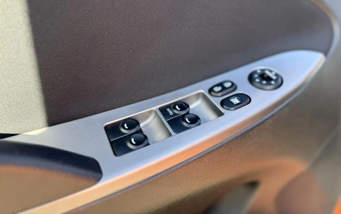 Hyundai Solaris I Рестайлинг с пробегом 2015 года, цена 1 070 000 рублей, 112000 км, седан, Автокод Объявления