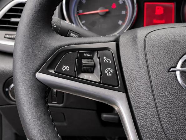 Opel Astra J Рестайлинг с пробегом 2013 года, цена 807 000 рублей, 118919 км, седан, Автокод Объявления